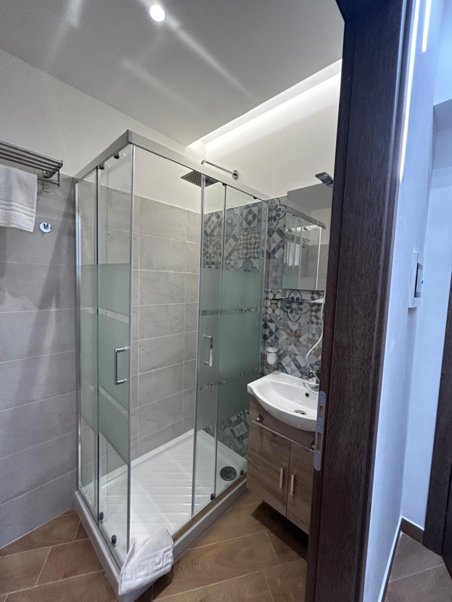 Grimaldi Comfort Guest House Luaran gambar
